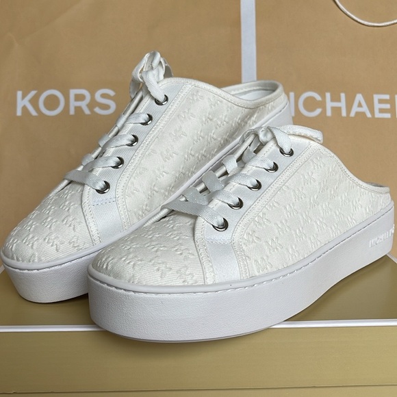 Michael Kors POPPY SLIDE SNEAKERS MK DEBOSSED WASHED DENIM
49T4POFP2D Platforms - Picture 4 of 16